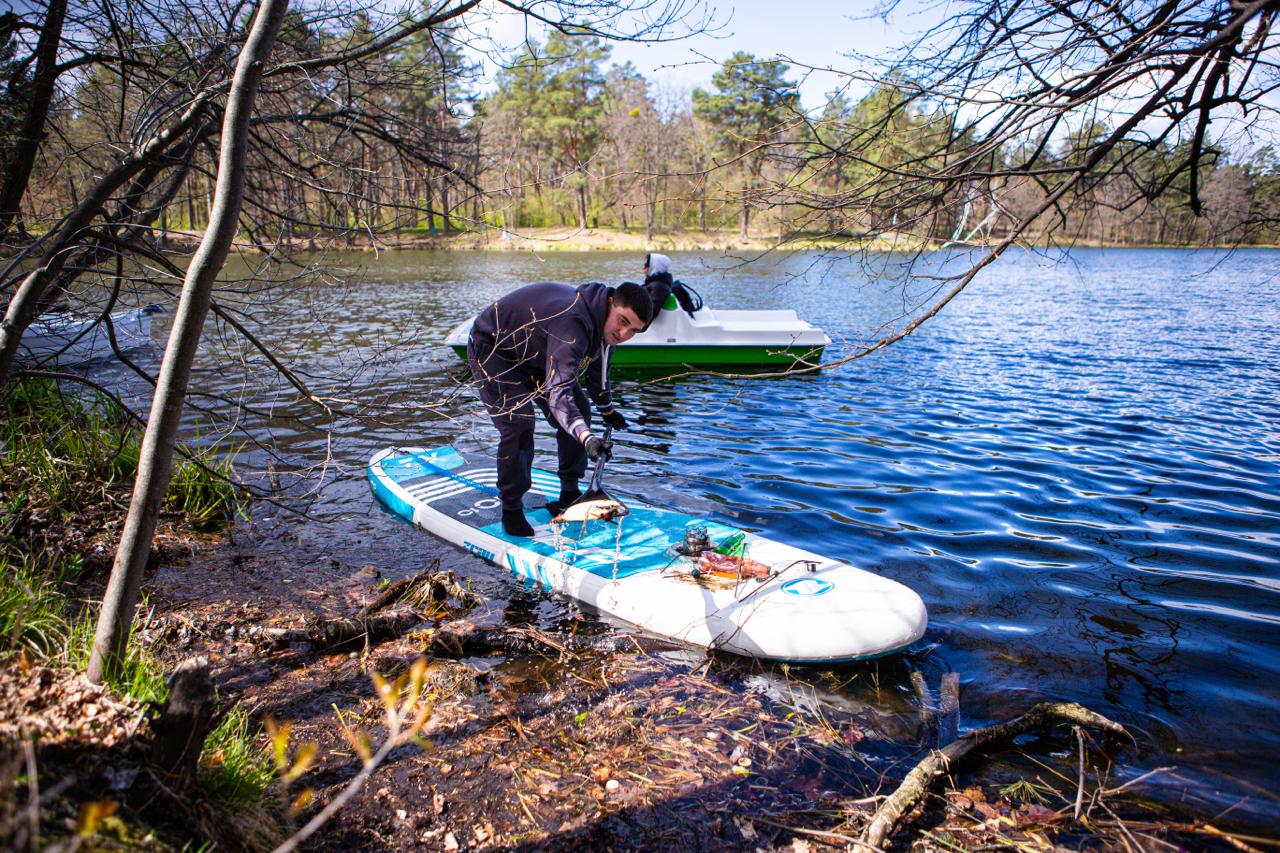 ВОДНА ТОЛОКА В ПУЩІ-ВОДИЦІ ВІДБУЛАСЯ: РАЗОМ ЗРОБИЛИ ВОДОЙМУ ЧИСТІШОЮ